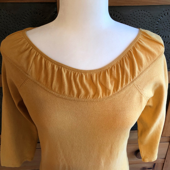 Isabella DeMarco Sweater - Lovely Neckline - Picture 1 of 4